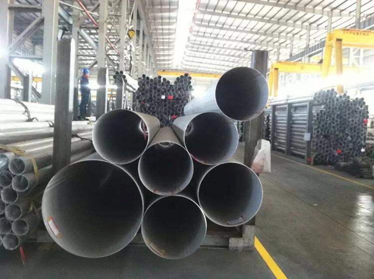 星空大口径不锈钢管材仓库