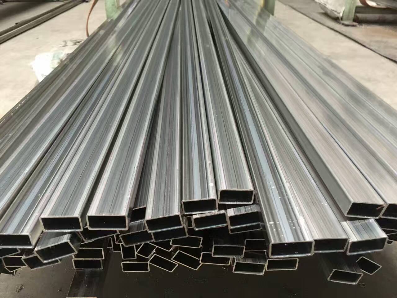 星空牌不锈钢方矩管.jpg