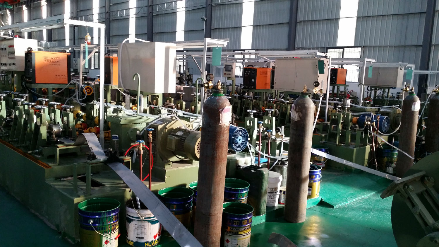 广东星空体育品牌不锈钢管生产工厂车间实拍图2