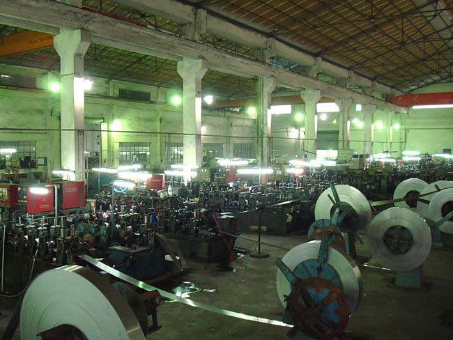 广东星空体育品牌不锈钢管生产工厂车间实拍图4