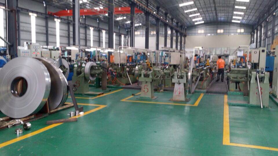 星空不锈钢管材生产车间