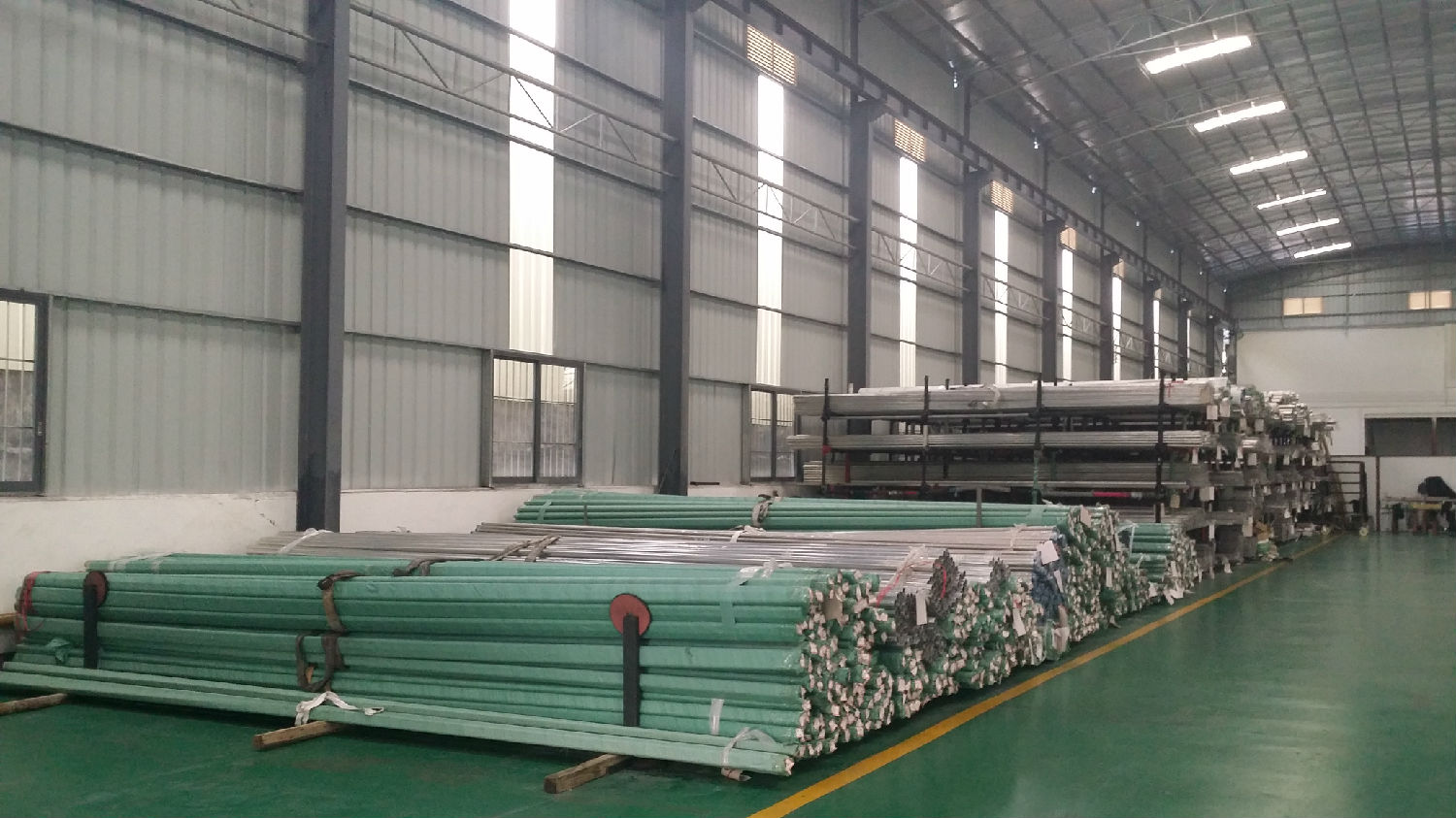 广东星空体育不锈钢管仓库实拍图